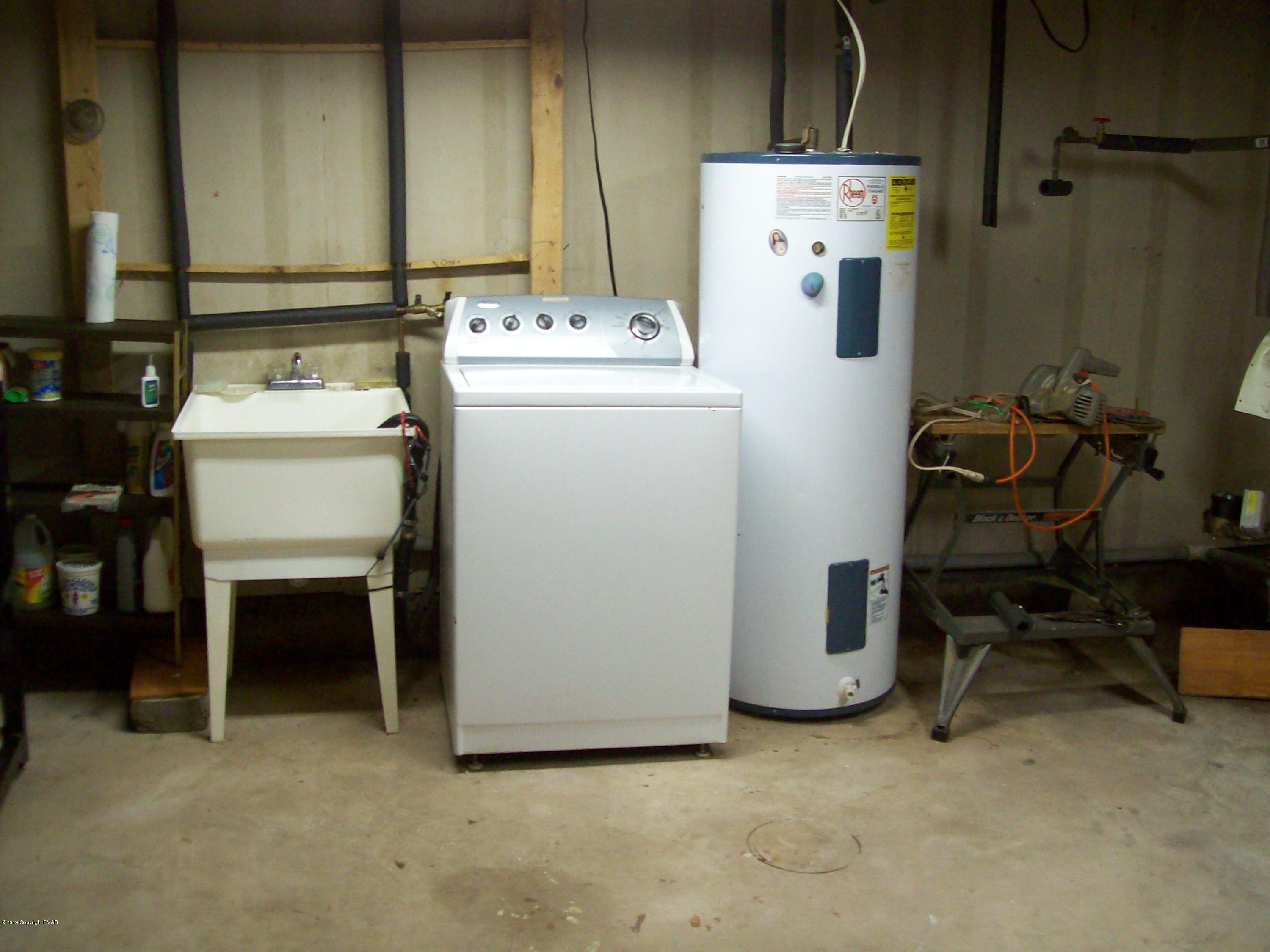 243 Canterbury Road Bushkill, PA 18324 - Photo 23 of 29 a utility room with dryer and washer