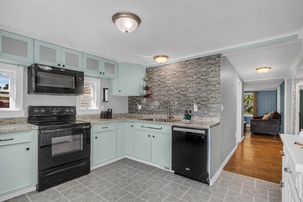 95 Ferry Road Salisbury, MA 01952 - Photo 11 of 41 Gallery Image 11