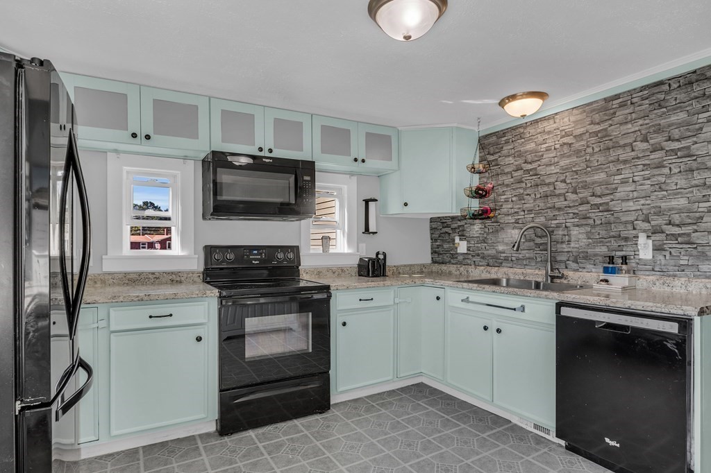 95 Ferry Road Salisbury, MA 01952 - Photo 13 of 41 Gallery Image 13