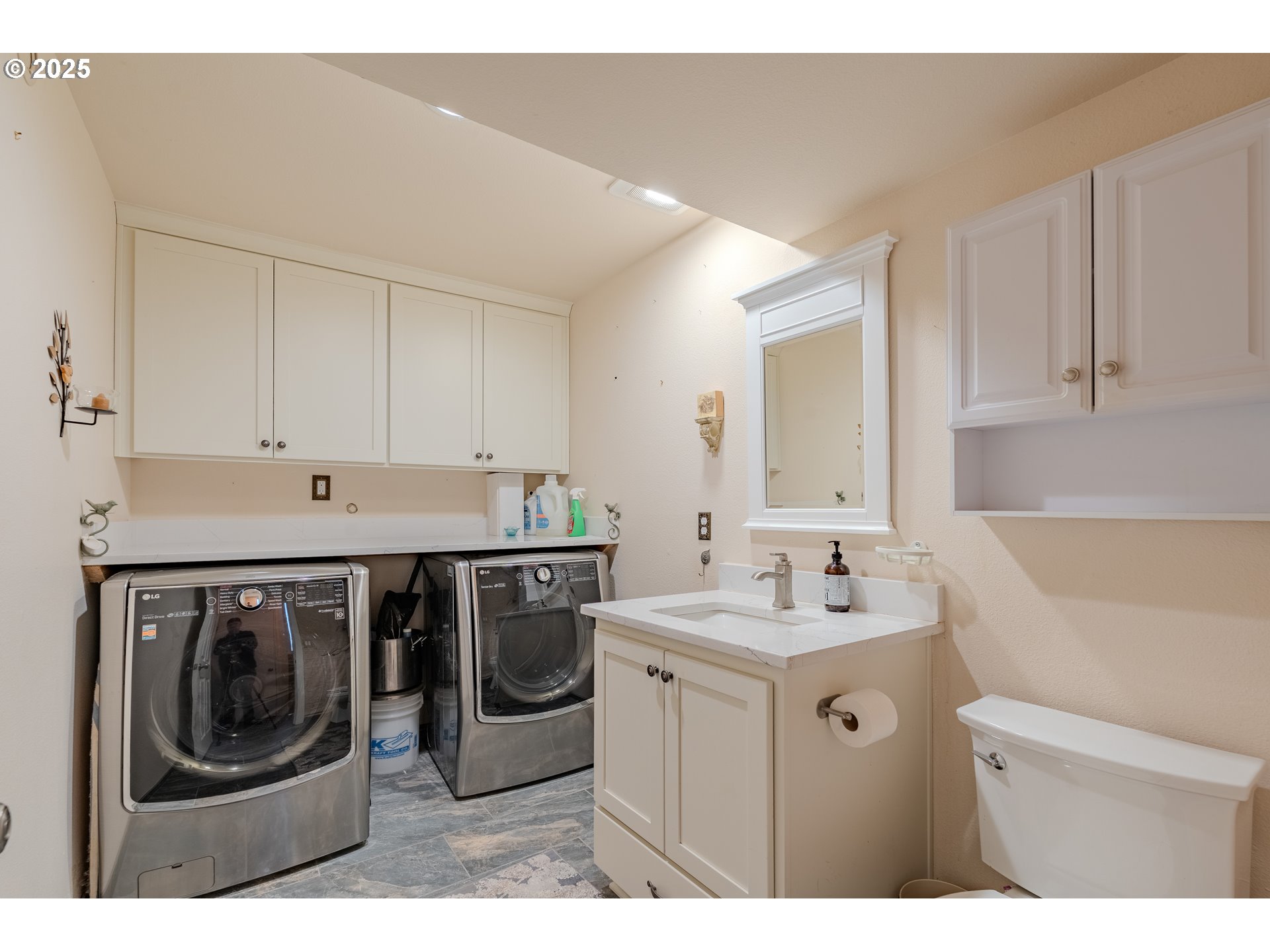 3270 Northwest Ivy Lane Camas, WA 98607 - Photo 20 of 26 a utility room with a sink a washer and dryer