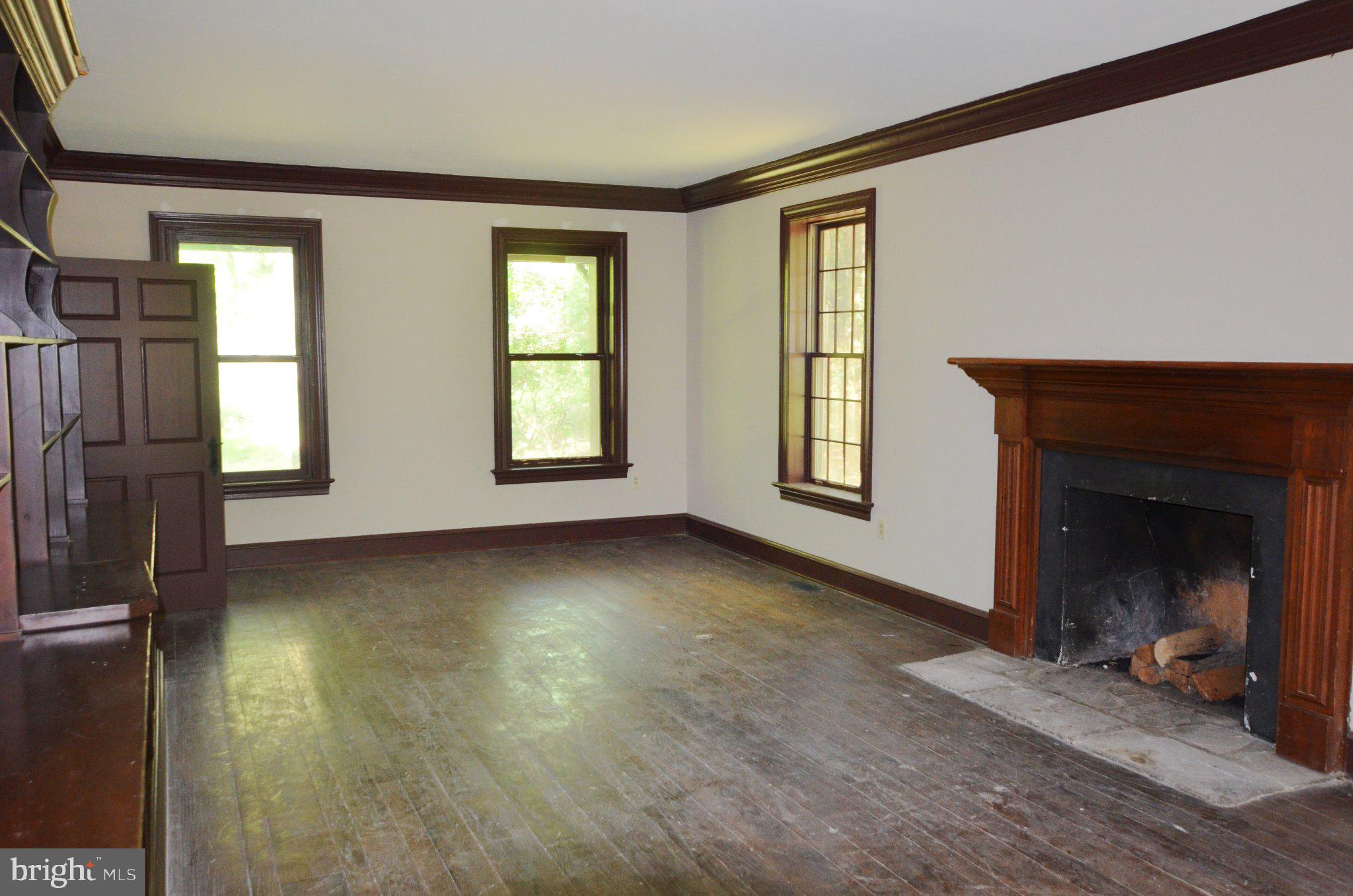 3414 Trone Road Glenville, PA 17329 - Photo 9 of 40 Spacious room with classic charm.