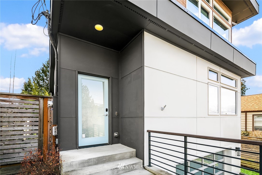3935 Southwest Southern Street Seattle, WA 98136 - Photo 3 of 29