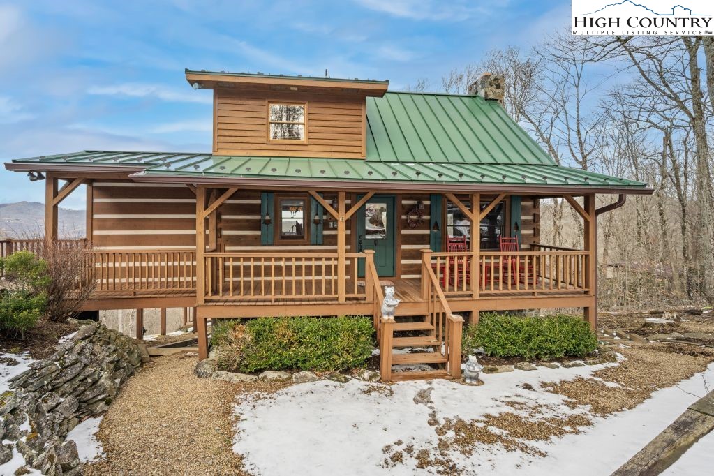 126 Rock Spring Circle Sugar Mountain, NC 28604 - Photo 18 of 29 front view of a house