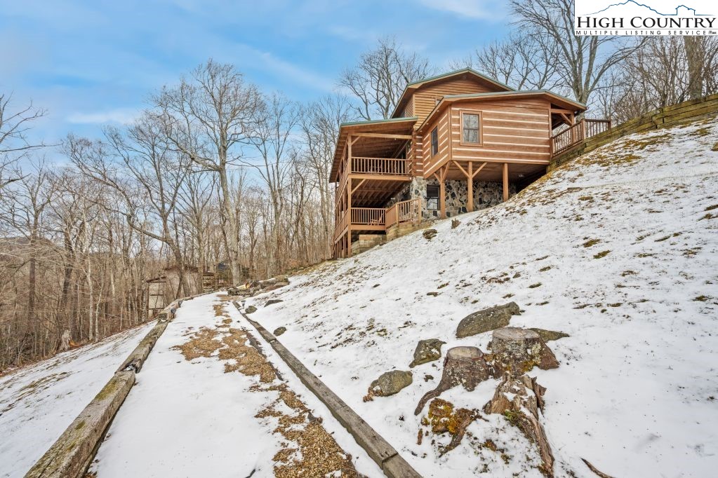 126 Rock Spring Circle Sugar Mountain, NC 28604 - Photo 23 of 29 a view of a backyard with wooden fence
