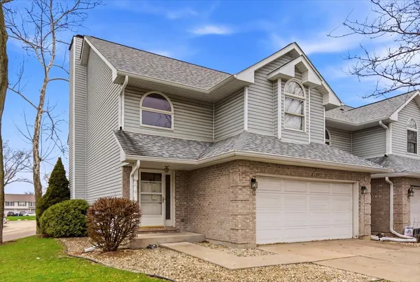$260,000 | 2201 Daffodil Drive, Crest Hill, IL 60403