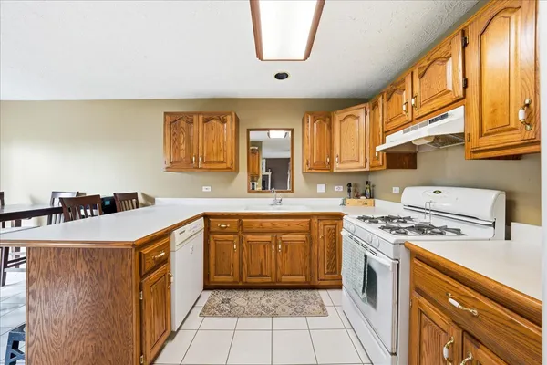 $260,000 | 2201 Daffodil Drive, Crest Hill, IL 60403