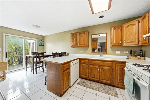 $260,000 | 2201 Daffodil Drive, Crest Hill, IL 60403