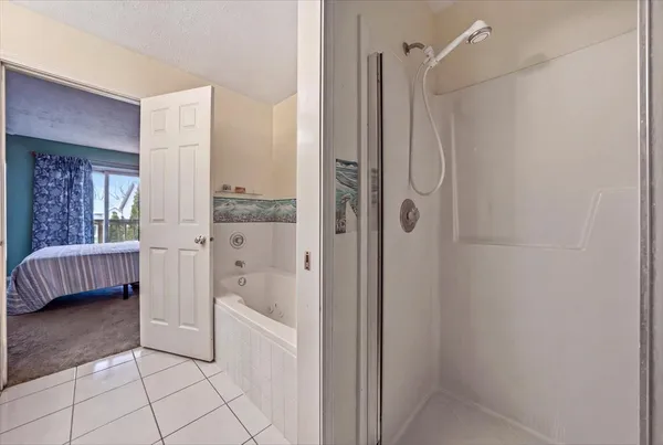 $260,000 | 2201 Daffodil Drive, Crest Hill, IL 60403
