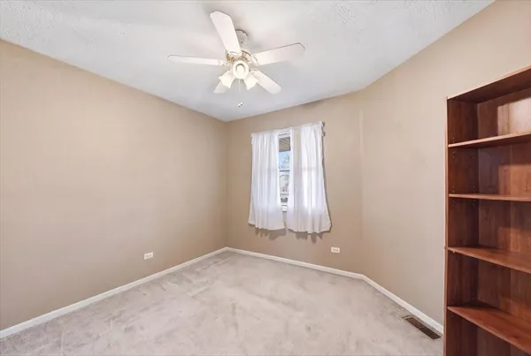 $260,000 | 2201 Daffodil Drive, Crest Hill, IL 60403