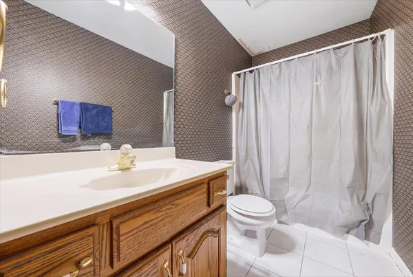 $260,000 | 2201 Daffodil Drive, Crest Hill, IL 60403