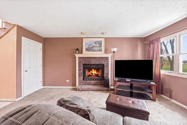 $260,000 | 2201 Daffodil Drive, Crest Hill, IL 60403