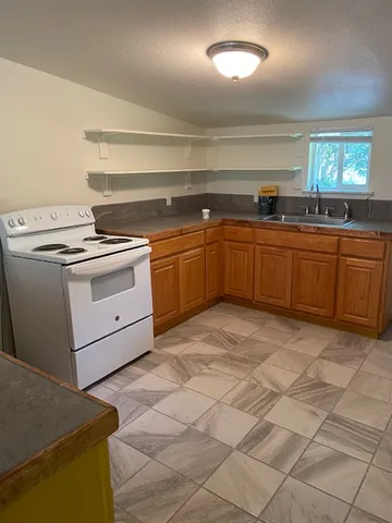 $1,550 | 823 Monterrey Street, Lockhart, TX 78644