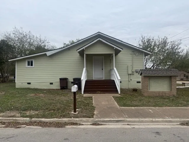 $1,550 | 823 Monterrey Street, Lockhart, TX 78644