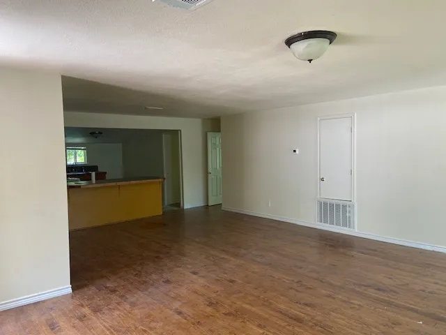 $1,550 | 823 Monterrey Street, Lockhart, TX 78644