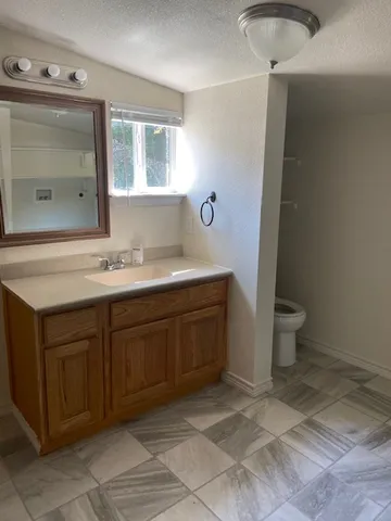 $1,550 | 823 Monterrey Street, Lockhart, TX 78644