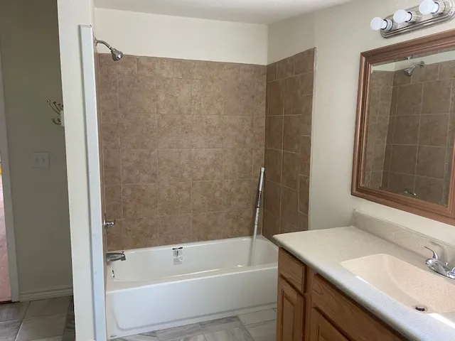 $1,550 | 823 Monterrey Street, Lockhart, TX 78644