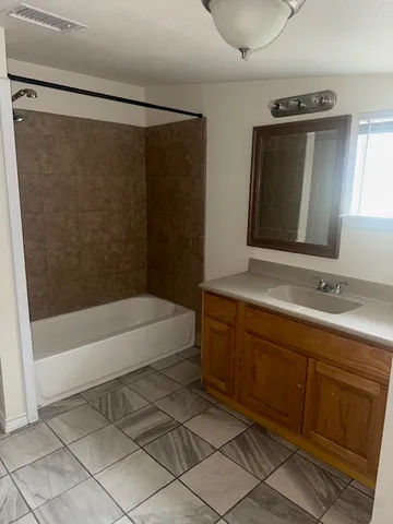 $1,550 | 823 Monterrey Street, Lockhart, TX 78644