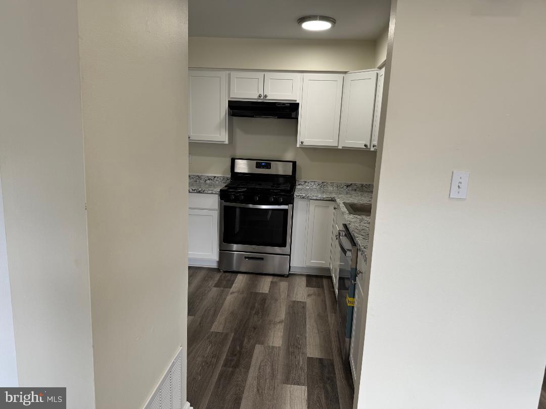 708B Ralston Drive Mount Laurel, NJ 08054 - Photo 12 of 44 a kitchen with a refrigerator and a stove