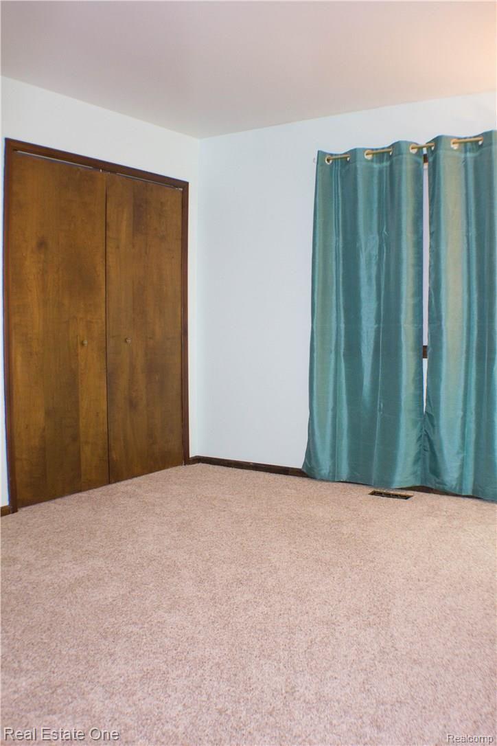 8911 River Valley Road Brighton, MI 48116 - Photo 18 of 34 3RD BEDROOM