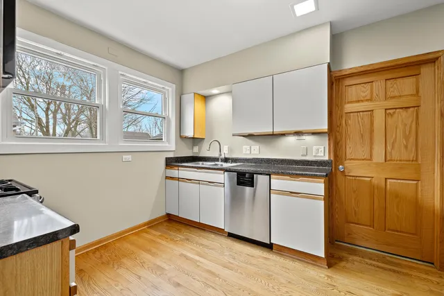 $675,000 | 82 South Williams Street, Crystal Lake, IL 60014