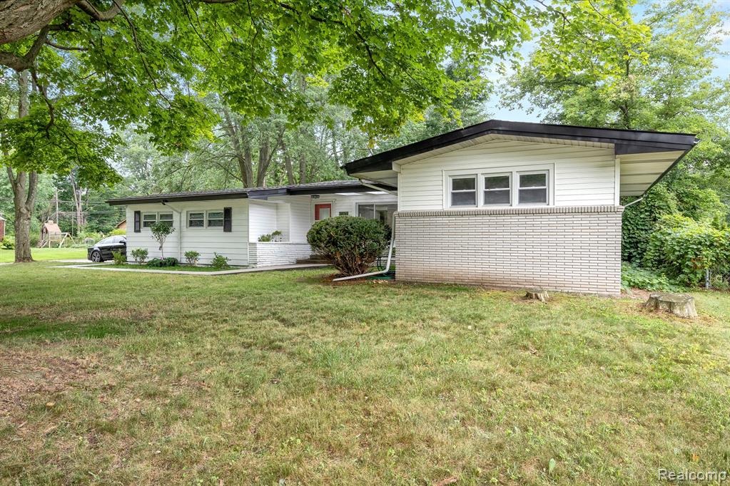 17329 Merriman Road Livonia, MI 48152 - Photo 3 of 46
