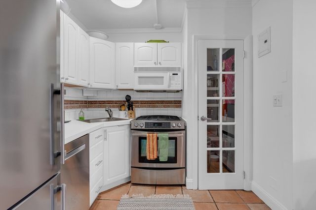 $606,000 | 65 East India Row, Unit 8A, Boston, MA 02110