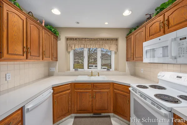 $349,900 | 2614 Rolling Ridge Lane Northwest, Grand Rapids, MI 49534