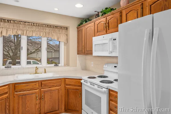 $349,900 | 2614 Rolling Ridge Lane Northwest, Grand Rapids, MI 49534