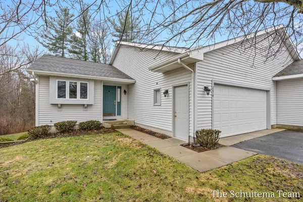 $349,900 | 2614 Rolling Ridge Lane Northwest, Grand Rapids, MI 49534