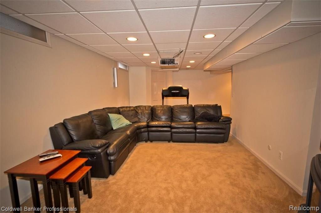 36874 Chesapeake Road Farmington Hills, MI 48335 - Photo 38 of 46