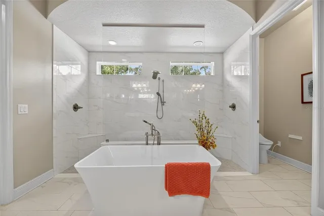 $565,000 | 6002 Sparrowhead Way, Lithia, FL 33547