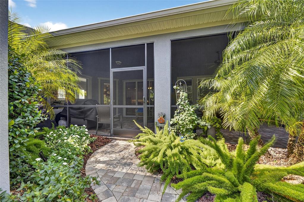 6002 Sparrowhead Way Lithia, FL 33547 - Photo 44 of 57 a couple of flower plants in front of a house