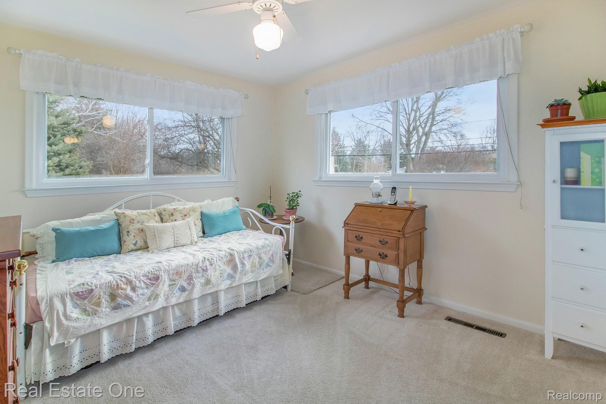 976 South Reading Road Bloomfield Hills, MI 48304 - Photo 22 of 38 3rd Bedroom