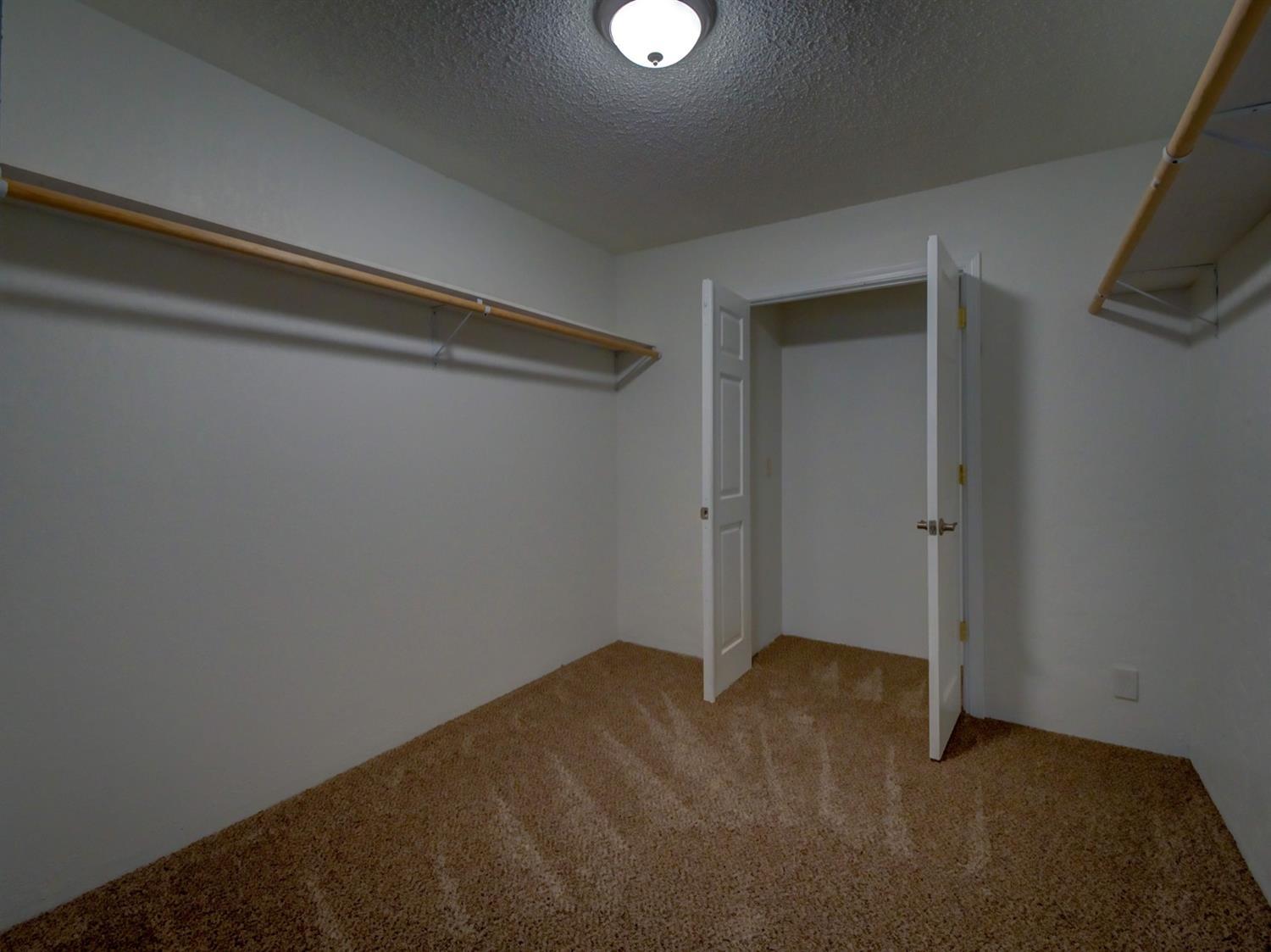 2407 Merlin Road Grants Pass, OR 97526 - Photo 26 of 34 Master walk-in closet.