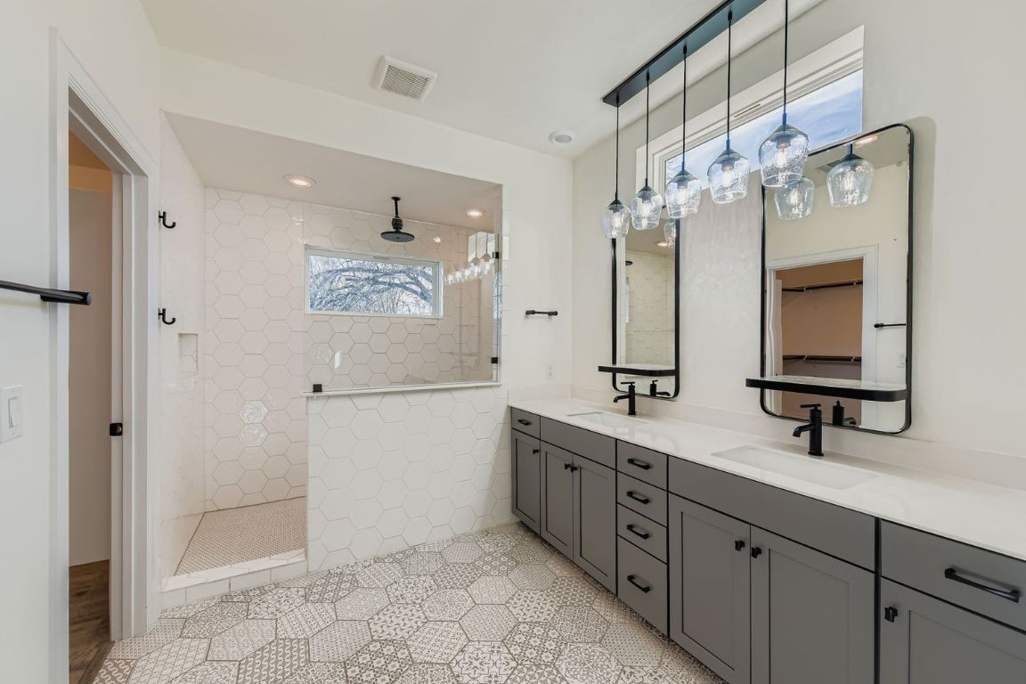 2315 Santa Maria Street Austin, TX 78702 - Photo 11 of 17