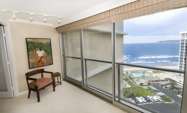 a view of entryway with a glass door