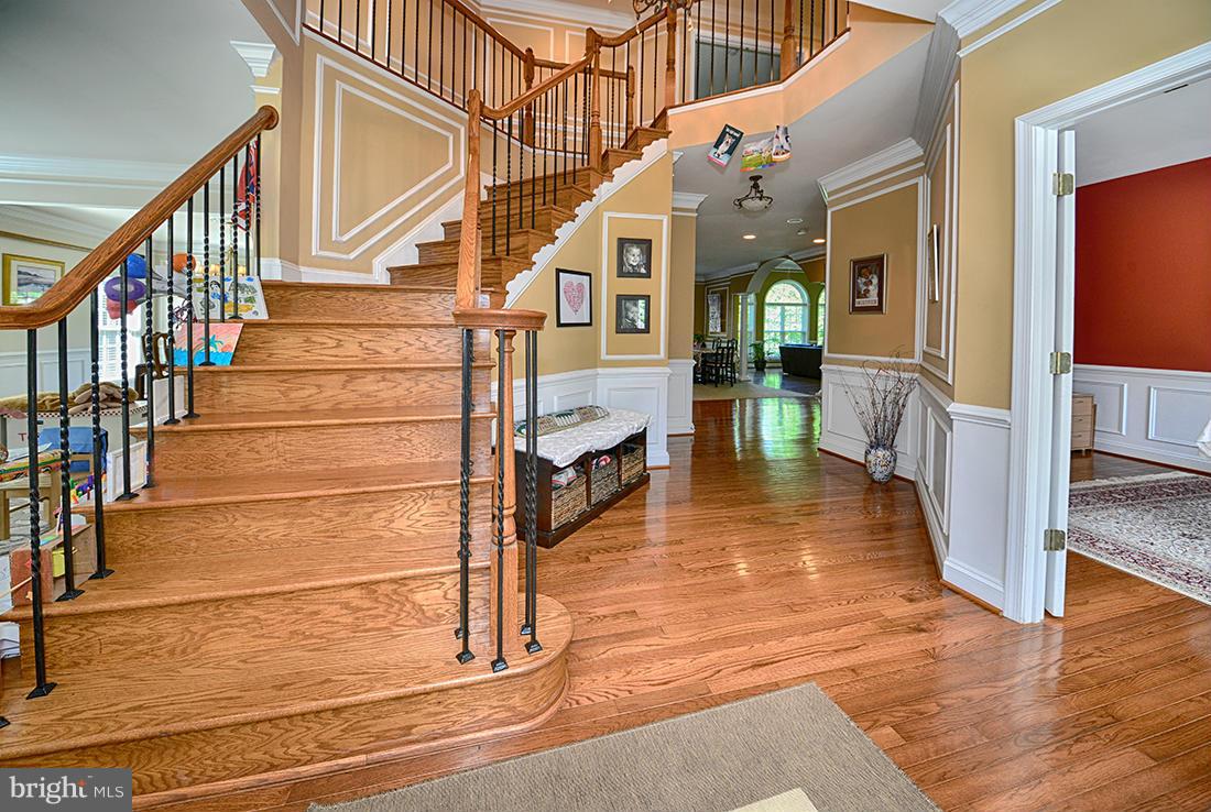 2862 Hill Road Vienna, VA 22181 - Photo 2 of 28 DRAMATIC 2-STORY ENTRANCE