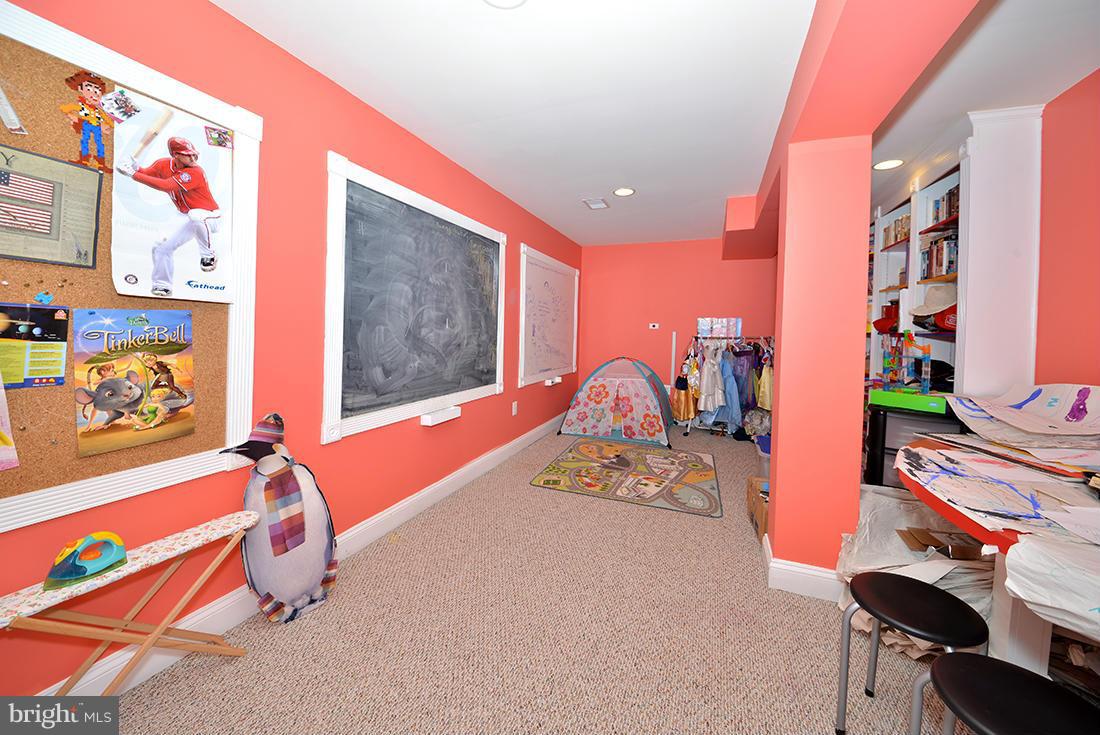 2862 Hill Road Vienna, VA 22181 - Photo 11 of 28 LOWER LEVEL 'ART' ROOM