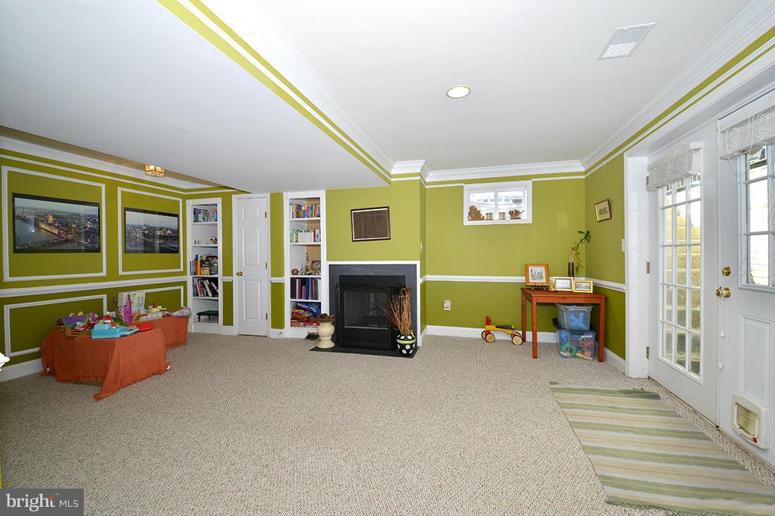 2862 Hill Road Vienna, VA 22181 - Photo 13 of 28 LOWER LEVEL REC ROOM