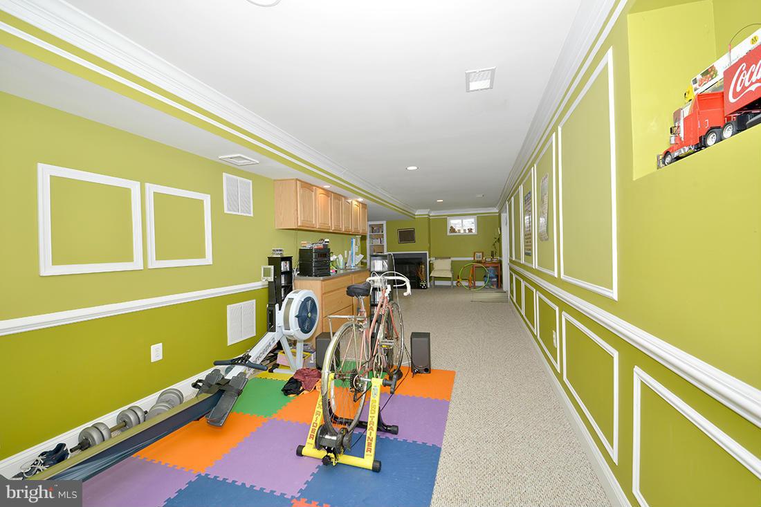 2862 Hill Road Vienna, VA 22181 - Photo 14 of 28 LOWER LEVEL REC ROOM