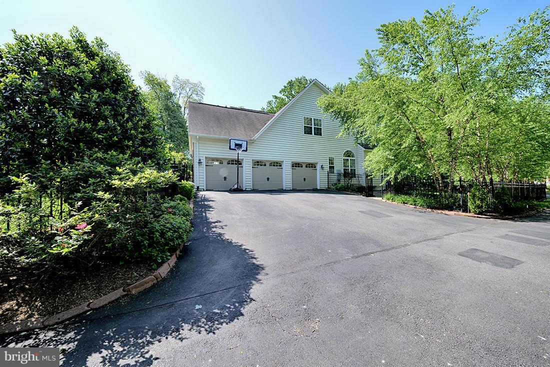 2862 Hill Road Vienna, VA 22181 - Photo 25 of 28 3-CAR SIDE LOAD GARAGE
