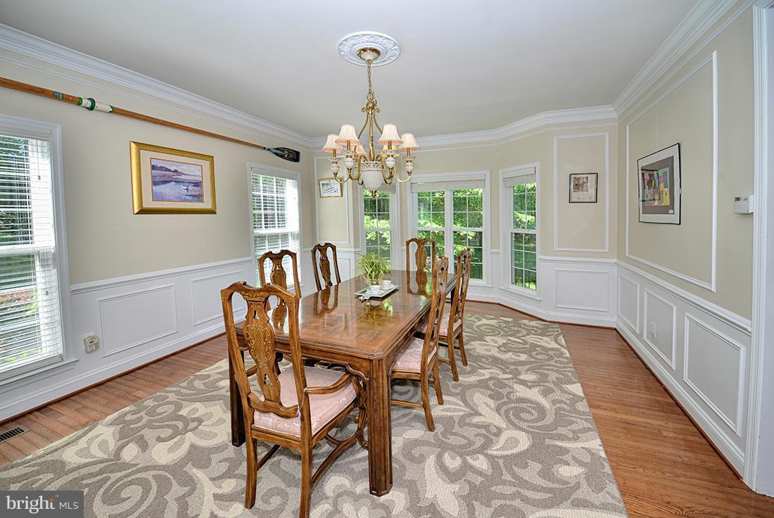 2862 Hill Road Vienna, VA 22181 - Photo 4 of 28 FORMAL DINING ROOM