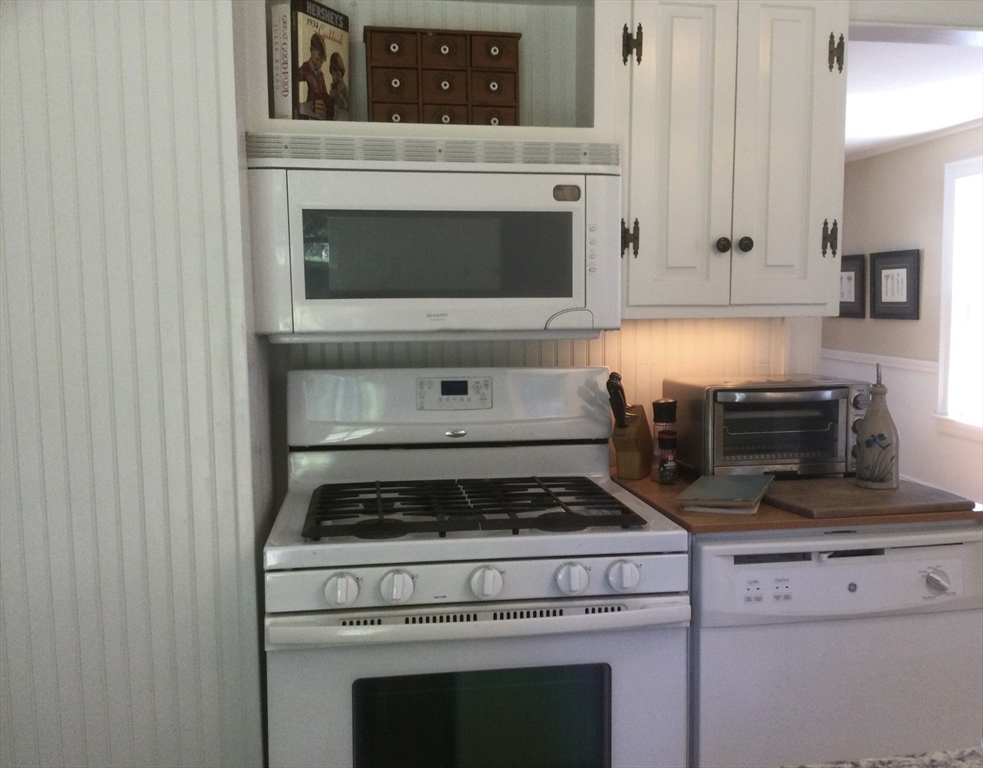 114 Chestnut Street Andover, MA 01810 - Photo 18 of 42