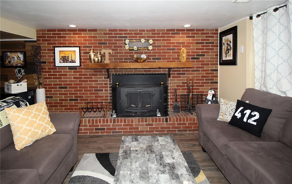 21 Meadowcrest Drive Cecil, PA 15321 - Photo 9 of 36 a view of a livingroom with furniture and window