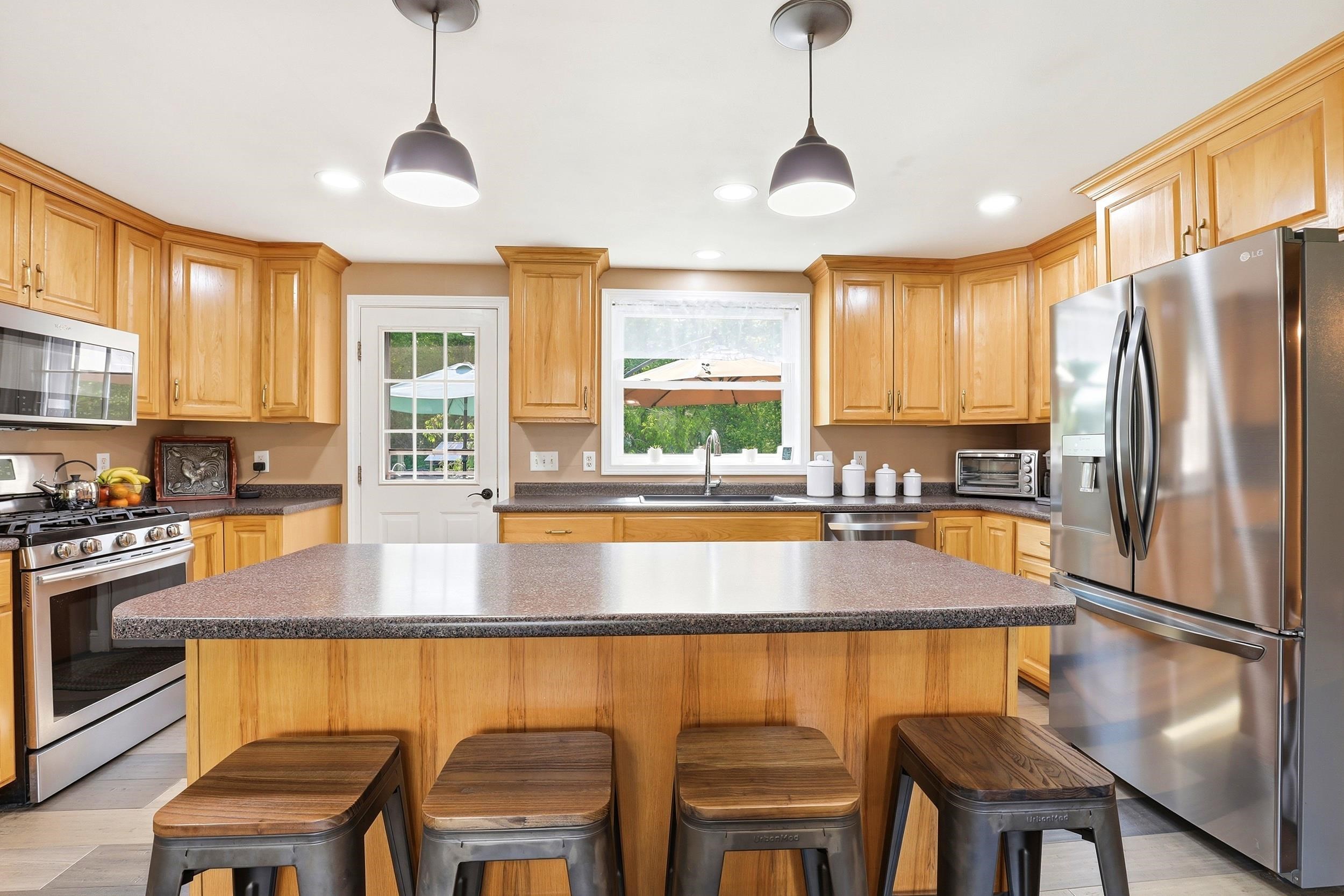 53 Sandown Road Fremont, NH 03044 - Photo 7 of 51