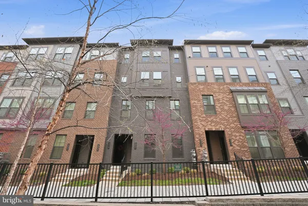 $640,000 | 2338 Water Promenade Avenue, Unit 2F, Herndon, VA 20171