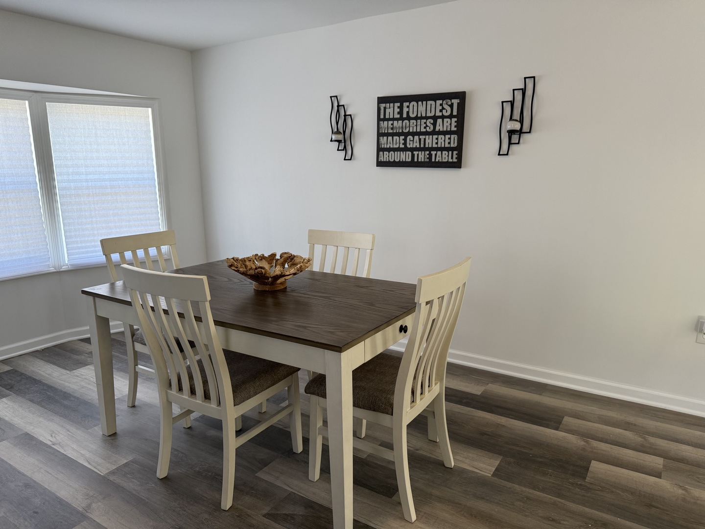 241 Blackthorn Road Matteson, IL 60443 - Photo 17 of 41 a view of a dining room with furniture and wooden floor