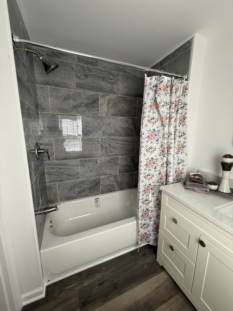 241 Blackthorn Road Matteson, IL 60443 - Photo 26 of 41 a bathroom with a bathtub and a shower