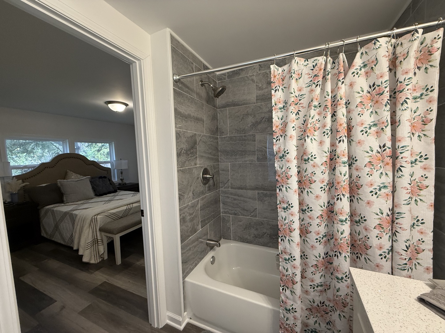 241 Blackthorn Road Matteson, IL 60443 - Photo 31 of 41 a en suite bathroom with a bathtub and shower