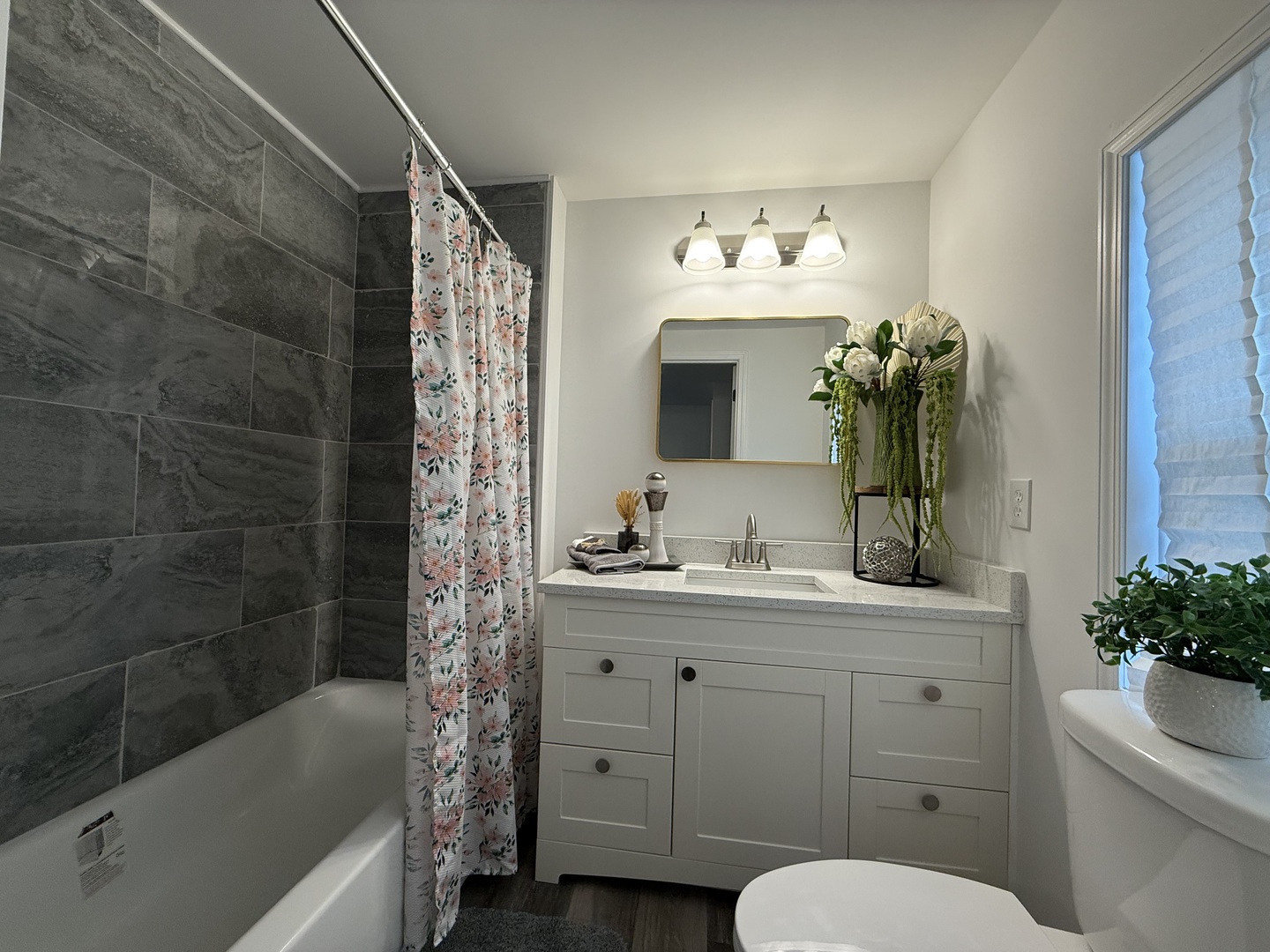 241 Blackthorn Road Matteson, IL 60443 - Photo 32 of 41 a bathroom with a sink a toilet and shower